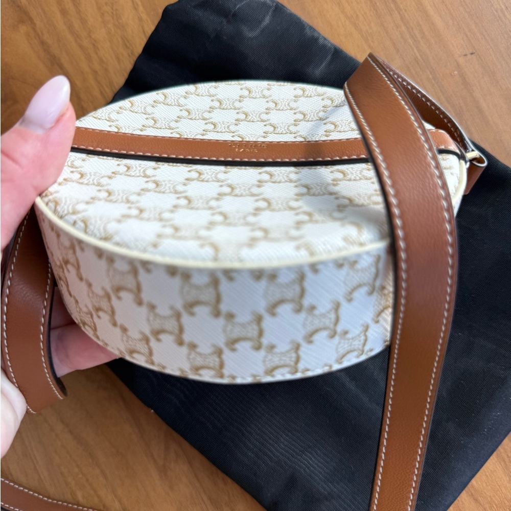 CELINE GHW Triomphe Round Shoulder Bag PVC Coated Canvas White. - Picture 4 of 15